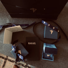 Load image into Gallery viewer, Locket Spirit Name, Gold Necklace VS Diamonds